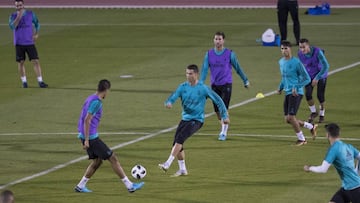 Cristiano Ronaldo, Varane, Sergio Ramos, Achraf, Lucas V&aacute;zquez... durante el entrenamiento del Madrid en Abu Dhabi.