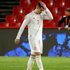 España falló al cuadrar al toro y con la espada