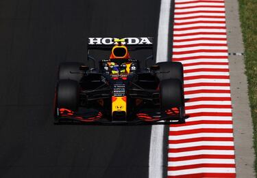 Hamilton saca el colmillo y perjudica a Checo Pérez