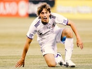 Jugó con el Real Madrid la temporada 10/11.