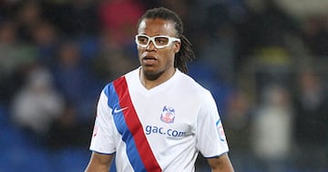 Una de las estrellas históricas de Holanda. En el ocaso de su carrera fichó por el Crystal Palace para la temporada 2010-11 en la Championship de Inglaterra, aunque solo jugó siete partidos.