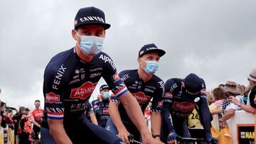 Van der Poel gana y es líder: la amarilla es para Poulidor