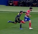 El Atleti reclamó penalti sobre Costa, pero el VAR lo marcó fuera