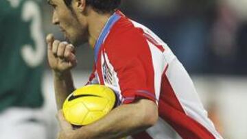 <b>APURANDO.</b> El Atlético obtuvo la victoria en el último momento del encuentro.