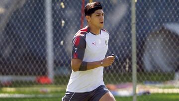 Alan Pulido se concentró con el plantel de Chivas para la CopaMX