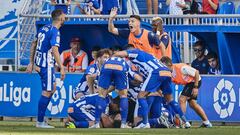 El Alavés remonta al Espanyol en un partido marcado por el VAR