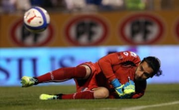 El portero de Iquique, pese a ser titular todo el Apertura, no realizó un buen papel en el semestre. Además, su cometido en Copa Chile fue peor: un autogol de él dejó fuera del certamen a los nortinos.