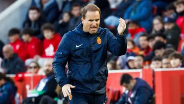 PALMA, 14/12/2024.-El entrenador del Mallorca Jagoba Arrasate, durante el partido de LaLiga de la jornada 17 entre el Real Mallorca y El Girona, este sábado en el estadio de Son Moix en Palma .- EFE/ Cati Cladera