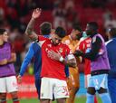 Otamendi penaliza al Benfica