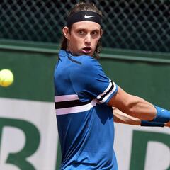 Jarry pasa a segunda ronda en dobles de Roland Garros