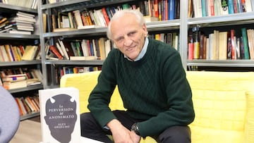 Álex Grijelmo, con su último libro.
