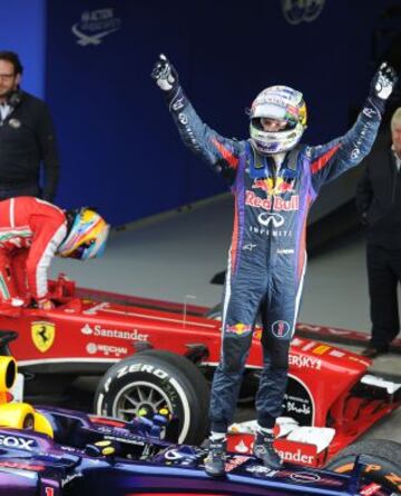 Vettel celebrando su victoria en el Gran Premio de Brasil de Fórmula Uno, circuito de Interlagos