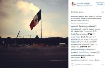 El piloto sueco de Sauber muestra en alto la bandera de México de cara al Gran Premio de nuestro país. 