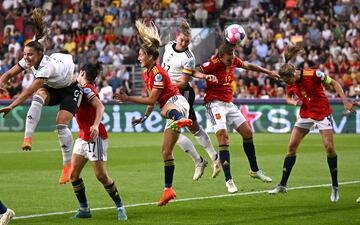 2-0. Alexandra Popp marca el segundo gol.
