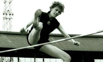Iolanda Balas, atleta rumana y campeona olímpica en 1960 y 1960, también falleció este 2016. El 11 de marzo dejó de existir a los 79 años producto de complicaciones gástricas.