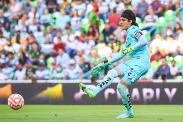 Carlos Acevedo de Santos during the Santos vs Atlas match, corresponding to Matchday 06 of the 2022 Opening Tournament of the BBVA MX League at the TSM Stadium -Corona-, on July 31, 2022.