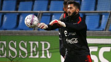 Futbol, entrenamiento de la seleccion chilena en Aalborg
 El arquero de la seleccion chilena Johnny Herrera es fotografiado durante el entrenamiento en el estadio Portland Park. Chile enfrentara a Dinamarca manana en un partido amistoso en Aalborg, Dinama