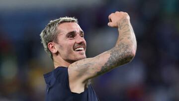 AL WAKRAH, QATAR - NOVEMBER 22: Antoine Griezmann of France celebrates at full time during the FIFA World Cup Qatar 2022 Group D match between France and Australia at Al Janoub Stadium on November 22, 2022 in Al Wakrah, Qatar. (Photo by Ian MacNicol/Getty Images)