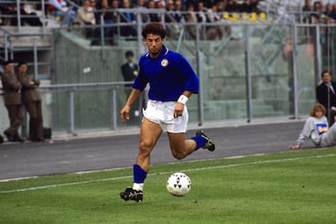 Con la selección italiana debutó en un amistoso contra Polonia en 1985. Vialli con la selección anotó 16 goles en 59 presencias. Jugando dos Copas del Mundo de Fútbol (1986 y 1990) y una Eurocopa (1988). A pesar de ello su periplo en la Selección no acabó como se esperaba debido a sus diferencias con el con el seleccionador Arrigo Sacchi.