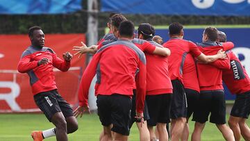 Tenía para tres semanas por su rotura de aductor pero Caicedo se ha recuperado en diez días. Y apunta, además, a titular.