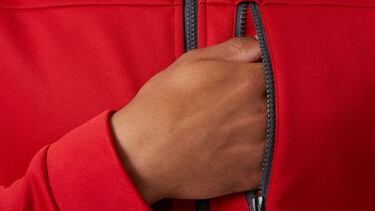 El precio de este forro polar de Helly Hansen es difícil de creer: hasta un 41% de descuento por el Black Friday de Amazon