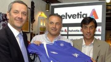 <b>OTRA AVENTURA. </b>Gordillo, en su época en el Écija, con Josep María Nogués, a la derecha.