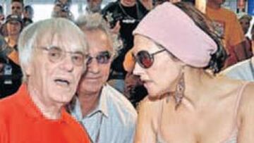 <b>SUPERMILLONARIOS. </b>Ecclestone, acompañado de su esposa.