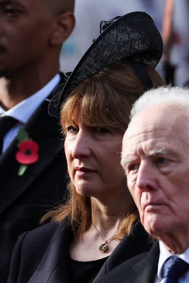 Rachel Reeves, economista y política británica que se ha desempeñado como Canciller de Hacienda desde 2024, durante la ceremonia anual del Domingo del Recuerdo en el Cenotafio de Whitehall, en Londres.