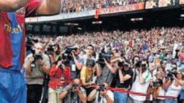 Henry durante su presentación.