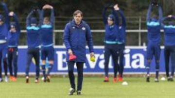 El PSV trabajó ayer antes del partido con Cocu al frente.