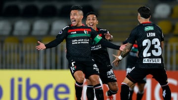 Futbol, Universidad Catolica vs Palestino.
Copa Sudamericana 2025.
El jugador de Palestino Bryan Carrasco, centro, celebra tras marcar un gol contra Universidad Catolica durante un partido de la fase previa de la Copa Sudamericana disputado en el estadio Francisco Sanchez Rumoroso de Coquimbo, Chile.
04/03/2025
Andres Pina/Photosport
Football, Universidad Catolica vs Palestino.
2025 Copa Sudamericana Championship.
Palestino player Bryan Carrasco, center, celebrates after scoring against Universidad Catolica during a preliminary phase match of the Copa Sudamericana Championship at the Francisco Sanchez Rumoroso stadium in La Calera, Chile.
04/03/2025
Andres Pina/Photosport