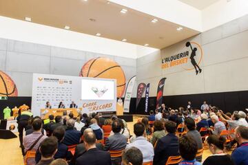 Acto de presentación en L'Alqueria del Basket.