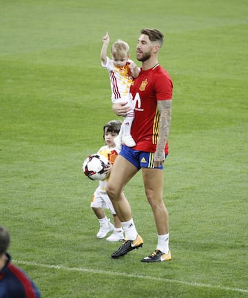 Sergio Ramos con sus hijos Marco y Sergio JR.