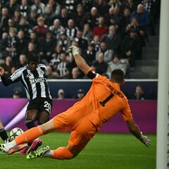 Unai Simón: “Selton y Hierro han rendido a nivel de Champions”