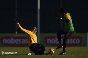 Cuadrado y la Juve se preparan para su primer partido de 2017