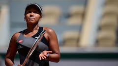 Naomi Osaka celebra una de sus victorias en Roland Garros.