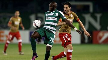 FILE PHOTO: Football Soccer -Panathinaikos v Standard Liege - Europa League Group Stage - Apostolos Nikolaidis stadium, Athens, Greece - 03/11/2016. Ousmane Coulibaly of Panathinaikos against Ishak Belfodil of Standard Liege. REUTERS/Alkis Konstantinidis/