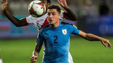 Gim&eacute;nez, en un partido con Uruguay.