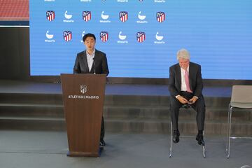 El presidente CEO de Amber Group, Michael Wu y Enrique Cerezo. 