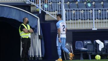 Momento en que Josua Mej&iacute;as se retira expulsado del partido contra el Girona.