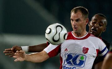 Fichó por el Al-Rayyan en 2004 y estuvo una temporada. En 2005 fue presentado por el Al-Shamal, equipo en el que estuvo hasta 2008.