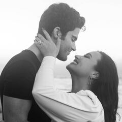 Demi Lovato anuncia que se ha comprometido con el actor Max Ehrich