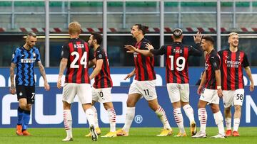 MILAN, ITALY - OCTOBER 17: Zlatan Ibrahimovic (C) of AC Milan celebrates his second goal with his team-mates during the Serie A match between FC Internazionale and AC Milan at Stadio Giuseppe Meazza on October 17, 2020 in Milan, Italy. (Photo by Marco L