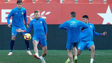 La plantilla del Girona, con Stuani y Pedro Porro en el centro de la imagen, durante una sesión en Montilivi.