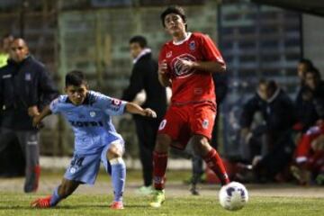 Debutó en la Copa Chile en 2012 y hoy está a préstamo en Unión La Calera.
