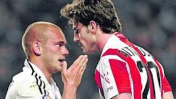 <b>SALTARON CHISPAS. </b>Sneijder no se arrugó ante la dureza de Ocio.