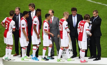 Los jugadores del Ajax recogieron el segundo premio.