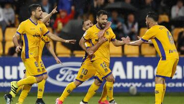 Bruno Gama celebra el segundo gol del Alcorcón.