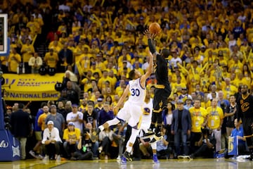 Su momento más glorioso en la NBA. El base se jugó un lanzamiento de tres en el último minuto, del último cuarto del séptimo partido de la final contra los Warriors. Los Cavs llegaron a perder 3-1 en esa final y remontaron a los Golden State Warriors que consiguieron la mejor marca en una temporada regular de la historia de la NBA (73-9)