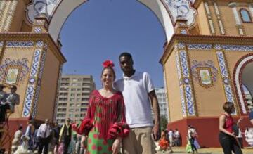 Kondogbia no quiso perderse el ambiente de la Feria.